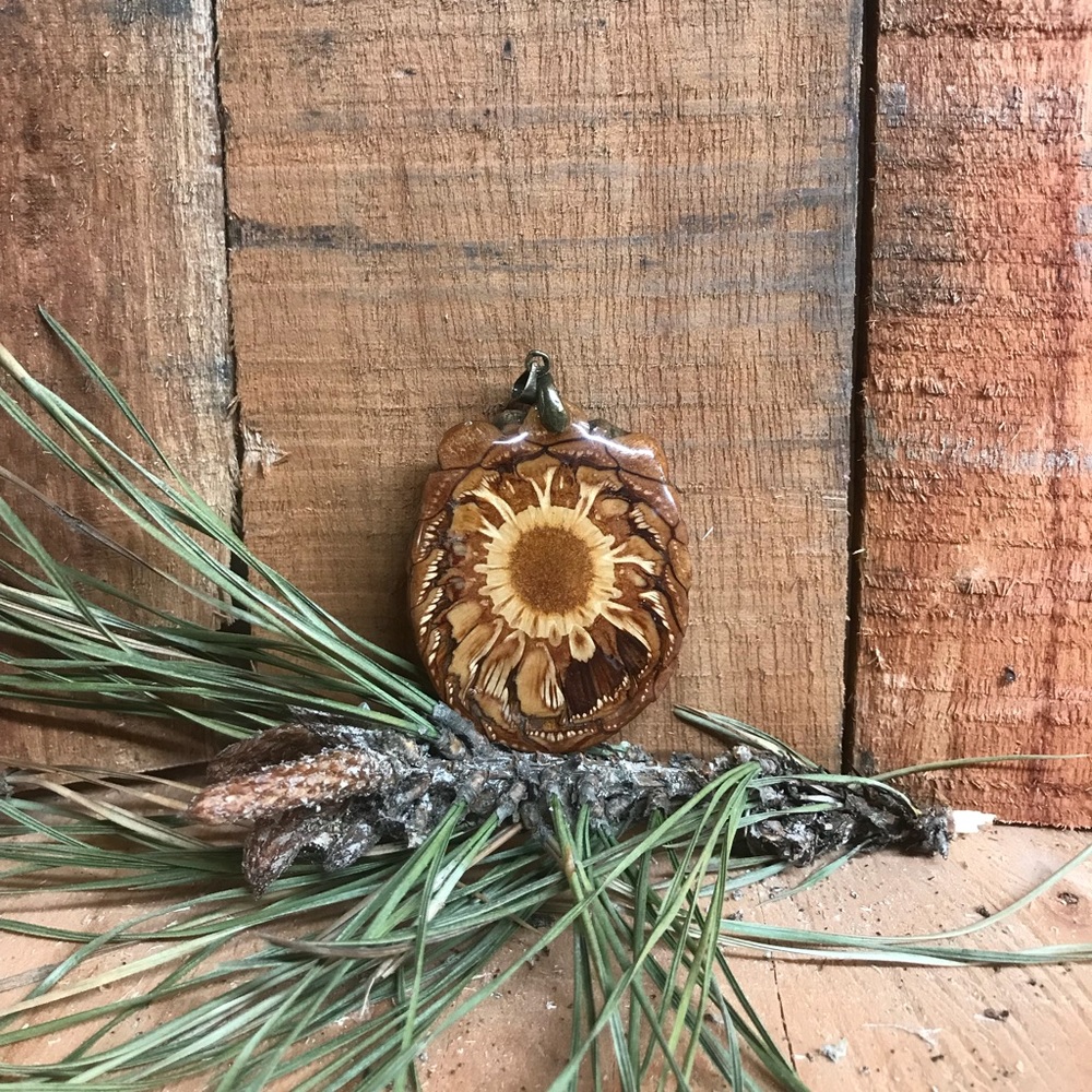 Pine cone pendant. ( Instagram @peacefulpines )